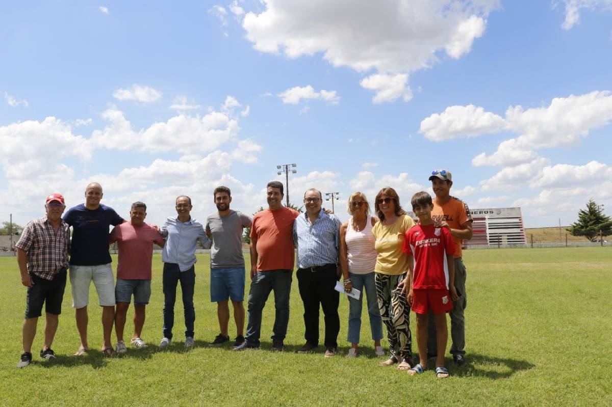 EL MUNICIPIO ACOMPAÑA EL DESARROLLO DEL MUNDIALITO “NICOLÁS TREVIÑO” CON LA ENTREGA DE UN APORTE