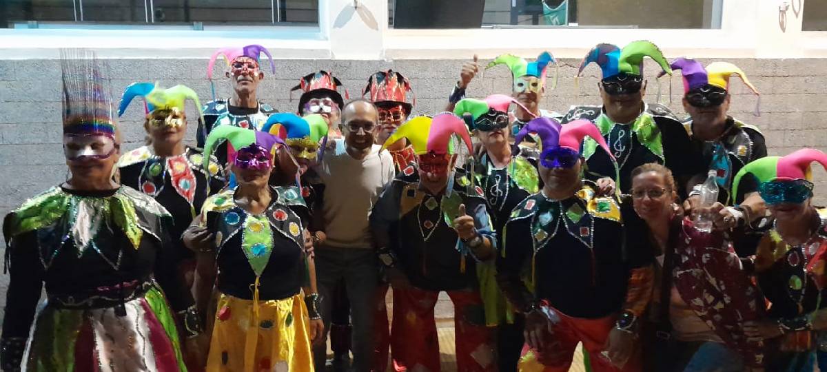 EL INTENDENTE MARCOS PISANO ACOMPAÑÓ LOS CARNAVALES EN EL PARTIDO DE BOLÍVAR
