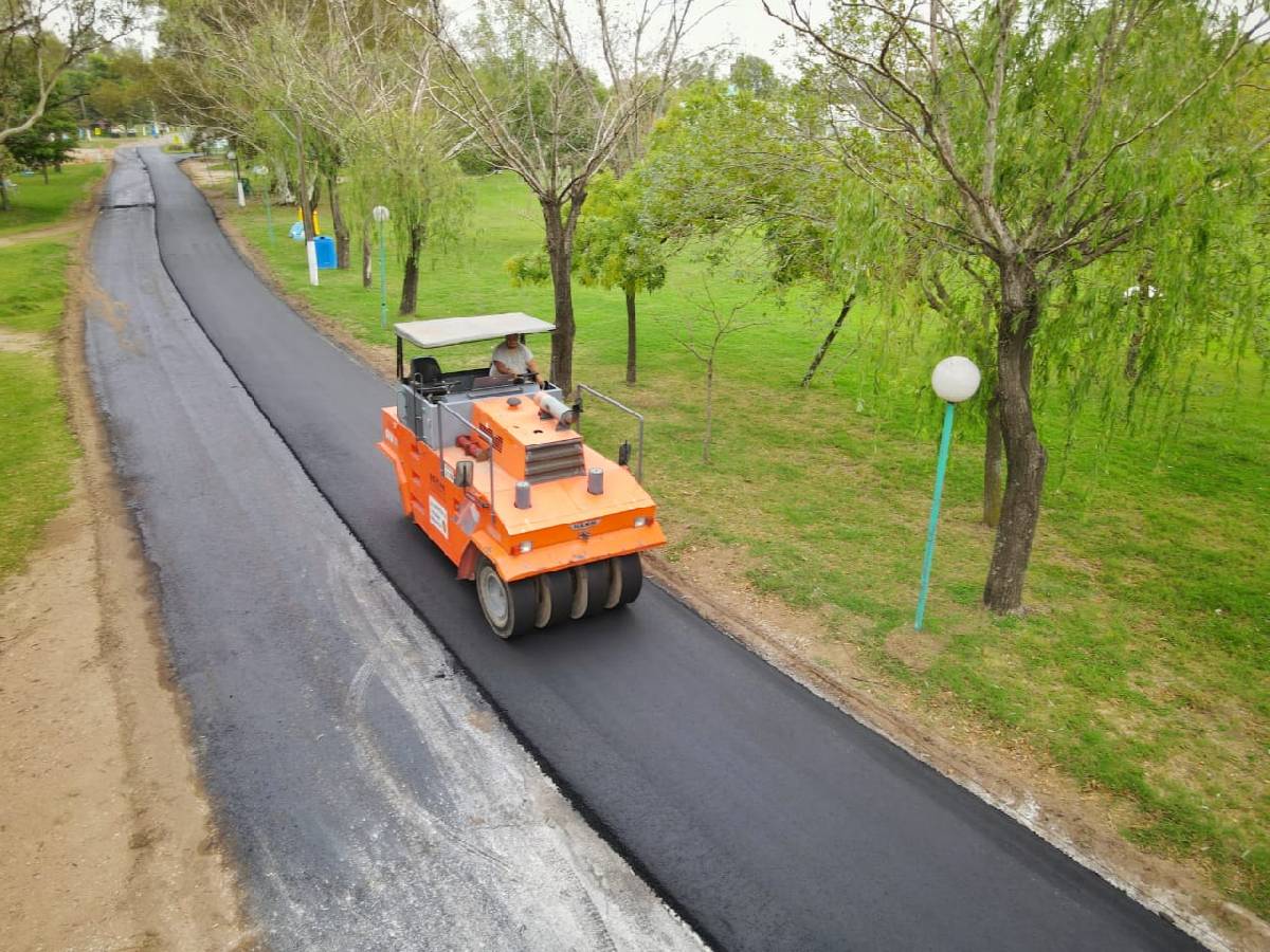 COMENZÓ LA ETAPA FINAL DE LA OBRA DE REPAVIMENTACIÓN DEL PARQUE MUNICIPAL LAS ACOLLARADAS