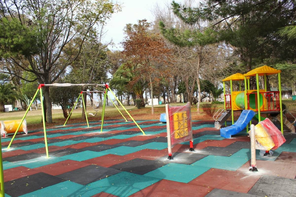 LA GESTIÓN MUNICIPAL INAUGURA UN NUEVO SECTOR INFANTIL EN EL PARQUE LAS ACOLLARADAS