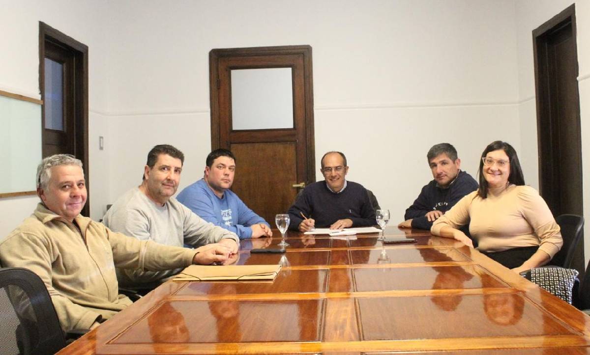 APICULTORES QUE SE INSTALARÁN EN EL PARQUE INDUSTRIAL SE REUNIERON CON EL INTENDENTE PISANO