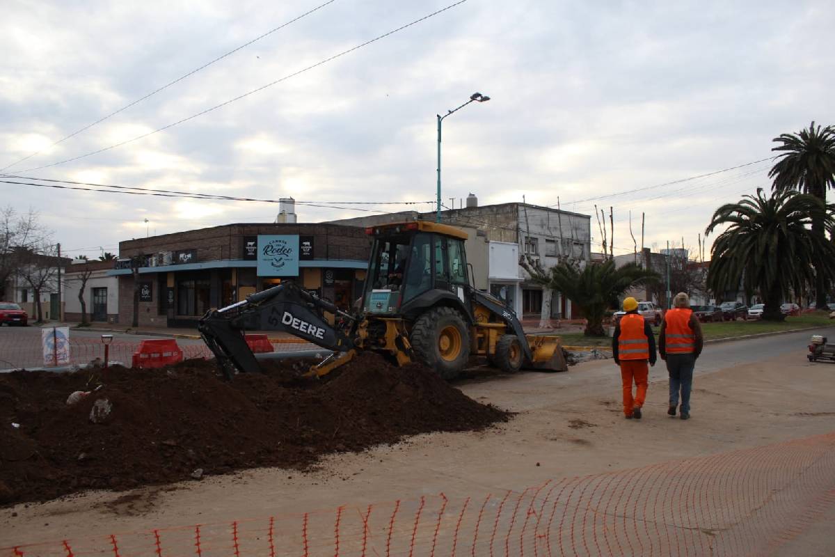 AVANZA LA OBRA DEL SERVICIO DE DISTRIBUCIÓN DE AGUA POTABLE EN BOLÍVAR