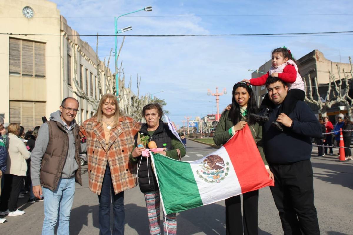 EL INTENDENTE PISANO ACOMPAÑÓ LA CELEBRACIÓN POR EL DÍA NACIONAL DEL INMIGRANTE