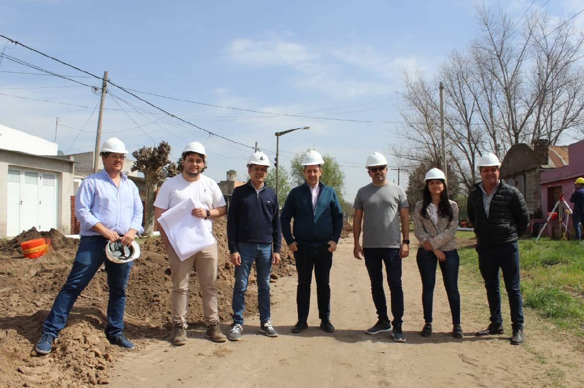 PISANO RECORRIÓ EL AVANCE DE LA OBRA DE CLOACAS CON EL TITULAR DEL ENHOSA