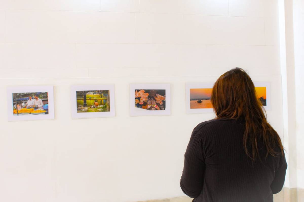 GABRIELA COMAS EXPONE “BAJO EL MISMO CIELO” EN EL ESPACIO JAVIER COSTA