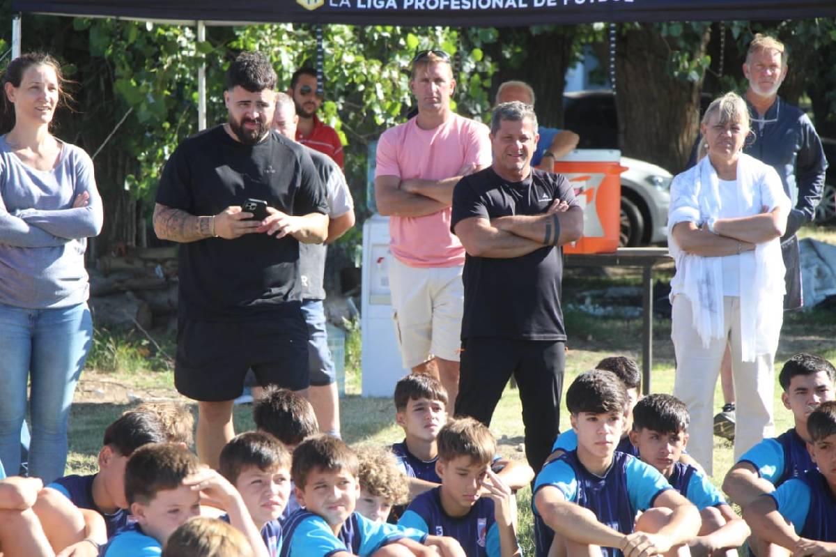 EL DIRECTOR DE DEPORTES ACOMPAÑÓ EL INICIO DEL PRIMER BALONPIE CAMP