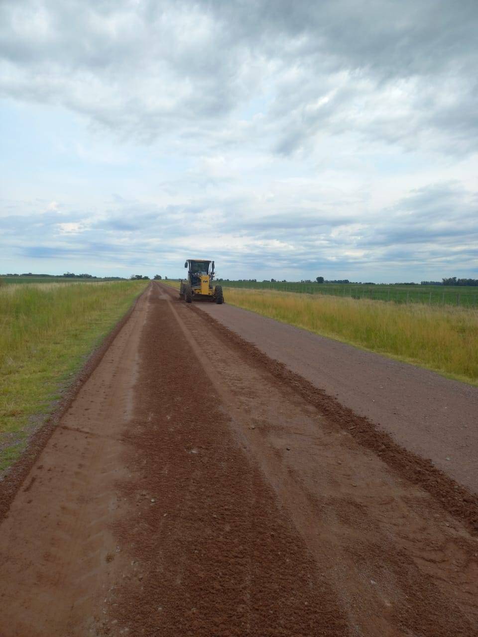 EL MUNICIPIO REALIZA TAREAS DE MANTENIMIENTO EN LA OBRA DEL ACCESO A IBARRA