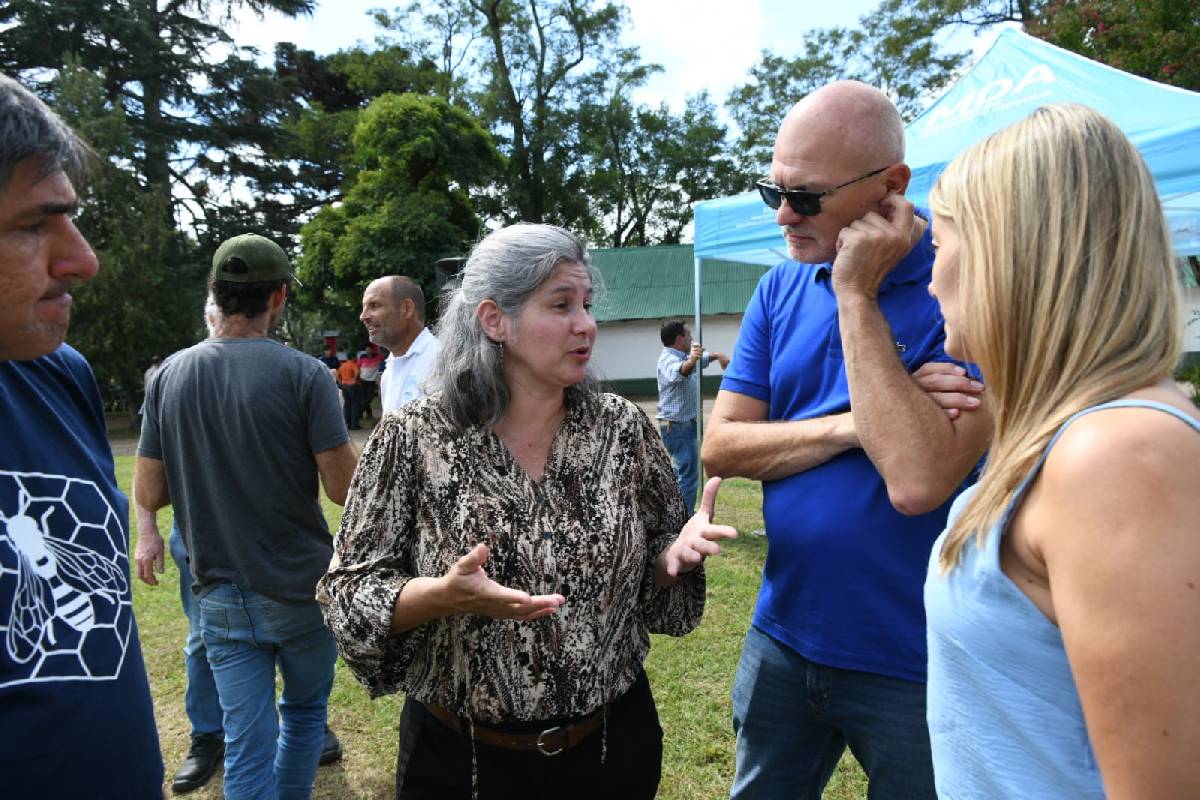 EL SECRETARIO DE ASUNTOS AGRARIOS VISITÓ LA JORNADA APÍCOLA EN GRAL. BELGRANO