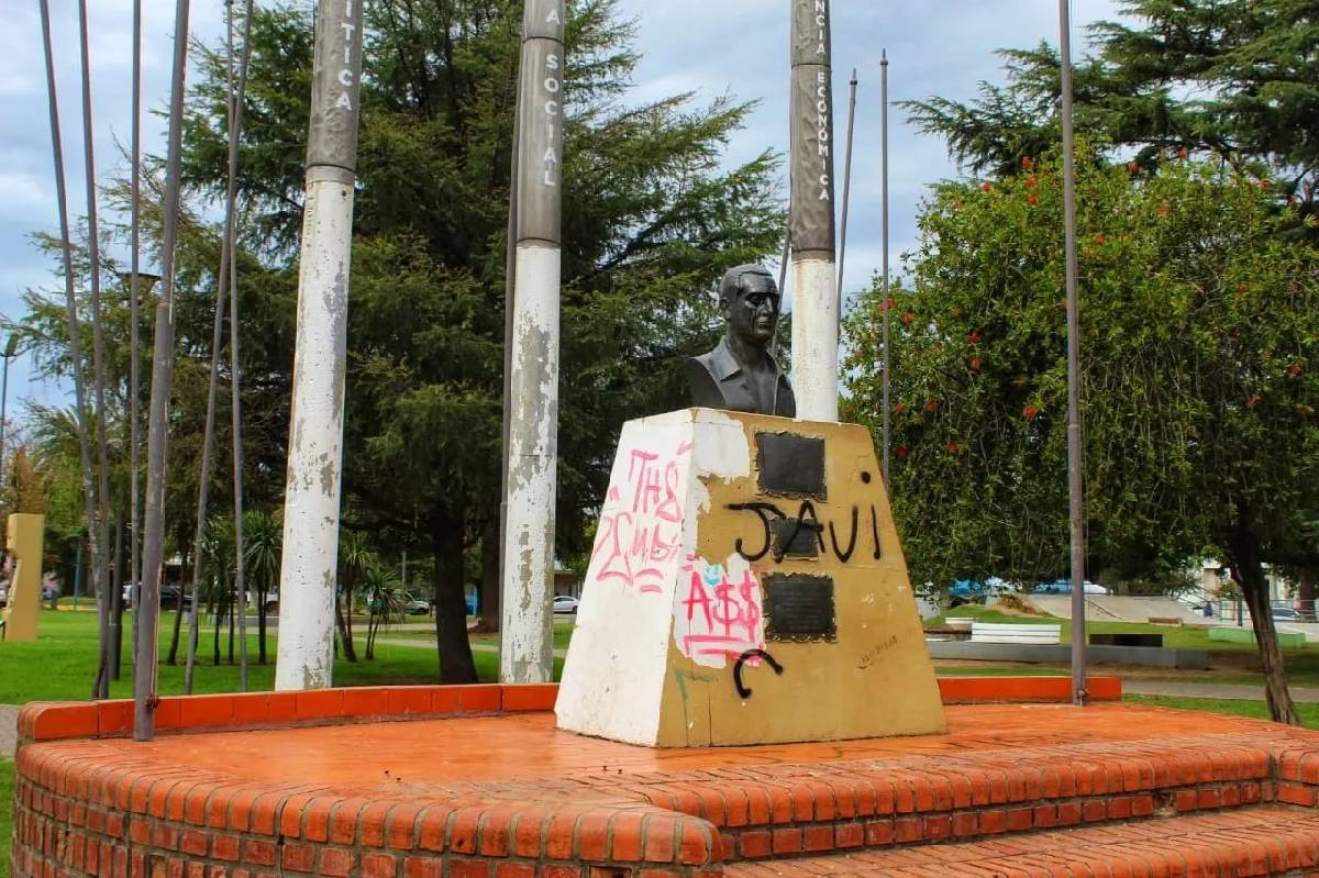 EL MUNICIPIO REPUDIA EL ACTO DE VANDALISMO AL MONUMENTO A JUAN DOMINGO PERÓN