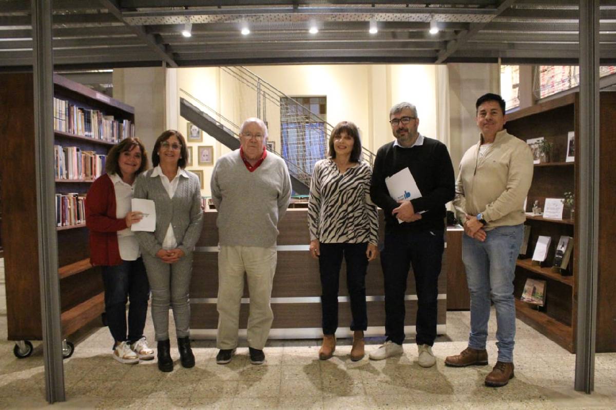 DÍA MUNDIAL DEL LIBRO: BEORLEGUI Y FERNÁNDEZ VISITARON BIBLIOTECAS POPULARES