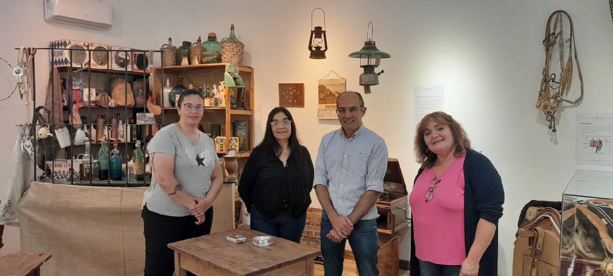PISANO VISITÓ LA MUESTRA ARREANDO HISTORIAS EN EL MUSEO