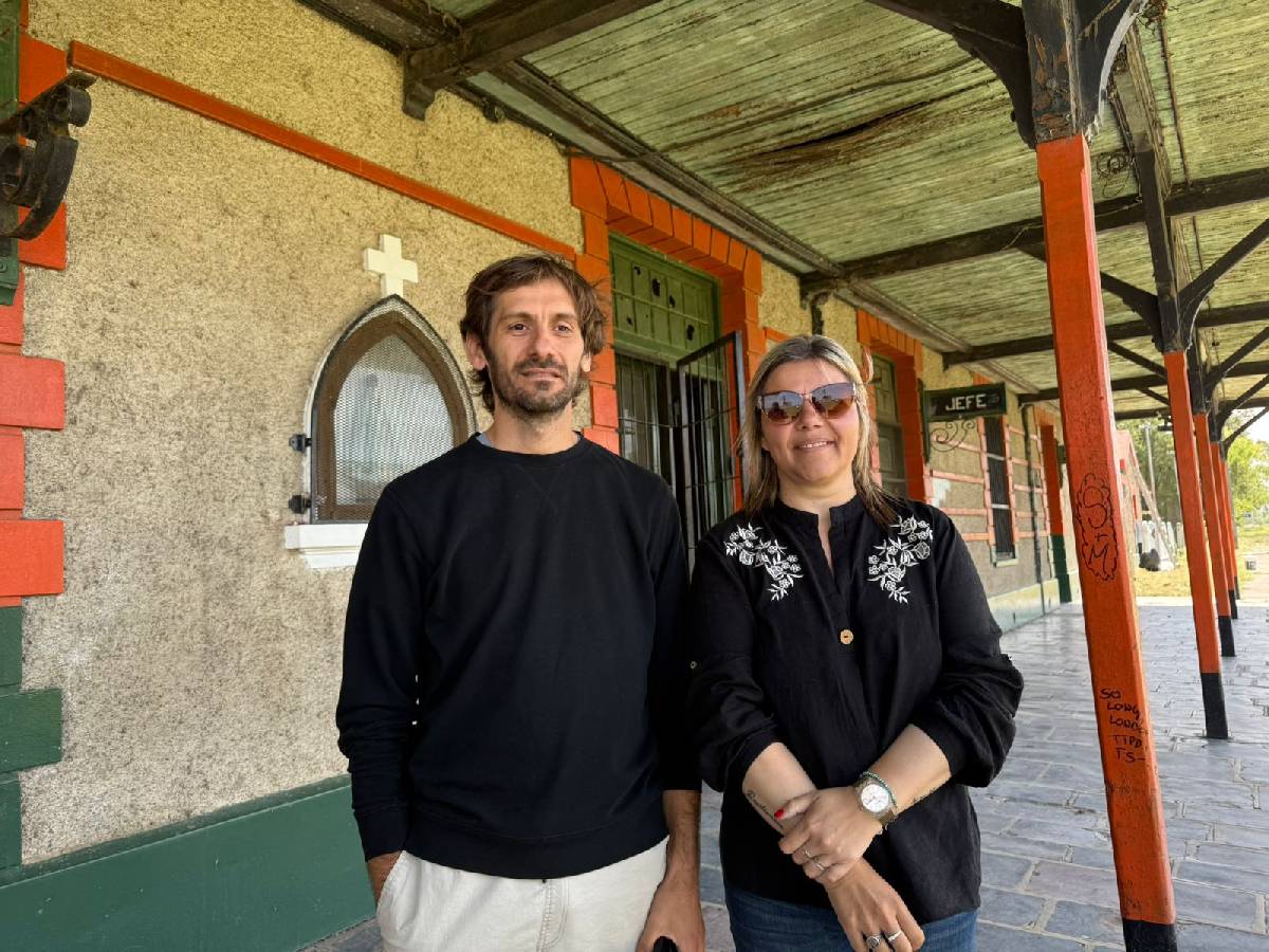 LLEGA EL TREN SOLIDARIO A BOLÍVAR Y URDAMPILLETA CON UN IMPORTANTE MOVIMIENTO TURÍSTICO