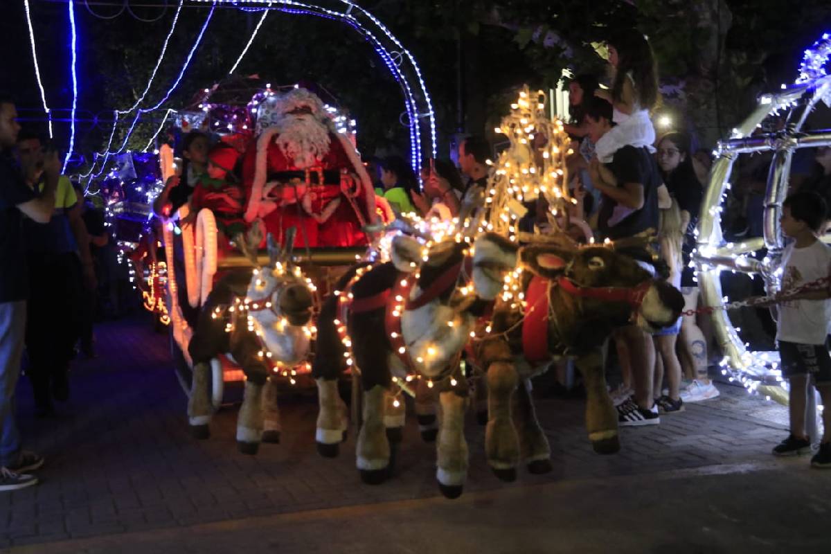 NAVIDAD MÁGICA: PAPÁ NOEL LLEGÓ AL CENTRO CÍVICO Y BOLÍVAR VOLVIÓ A VIVIR UNA NOCHE INOLVIDABLE