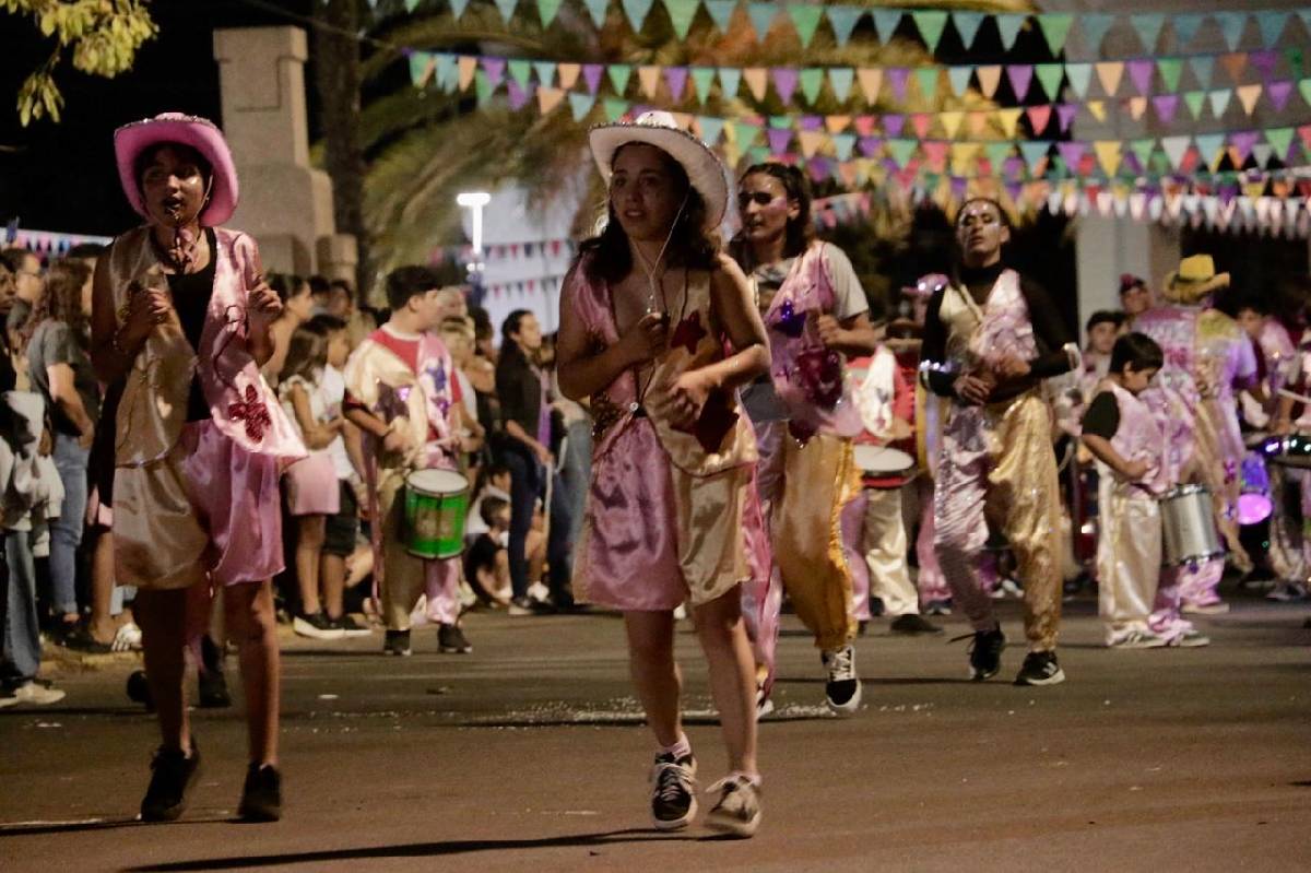 BOLÍVAR VIVIÓ UNA GRAN NOCHE DE CARNAVAL
