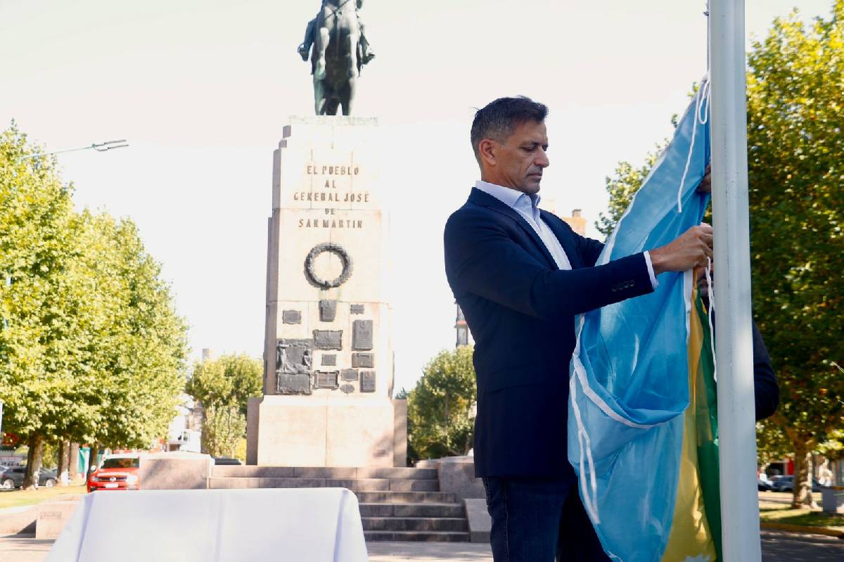 BOLÍVAR CELEBRÓ SU 148 ANIVERSARIO CON LA PRESENTACIÓN OFICIAL DE LA BANDERA DEL PARTIDO 