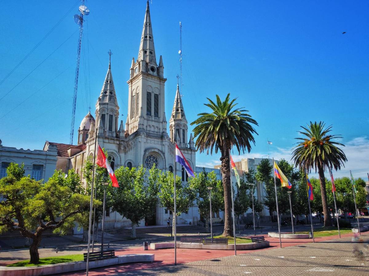 SE REALIZARÁ EL RECAMBIO DE BANDERAS SUDAMERICANAS EN EL CENTRO CÍVICO