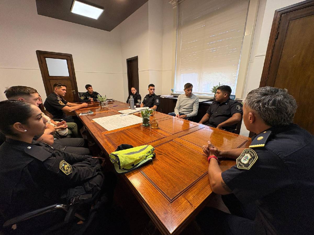 BALI BUCCA RECIBIÓ A LOS POLICÍAS BOLIVARENSES QUE REGRESARON A PRESTAR SERVICIO EN LA CIUDAD