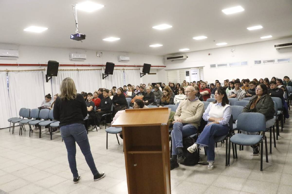 MÁS DE 90 PERSONAS PARTICIPARON DE UNA NUEVA CAPACITACIÓN EN MANIPULACIÓN DE ALIMENTOS