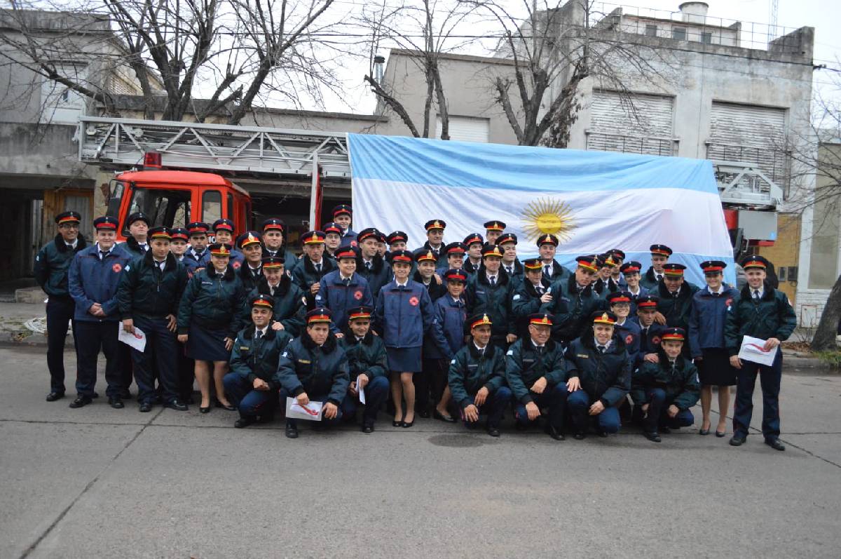 BALI BUCCA ACOMPAÑÓ EL HOMENAJE A BOMBEROS VOLUNTARIOS EN SU DÍA
