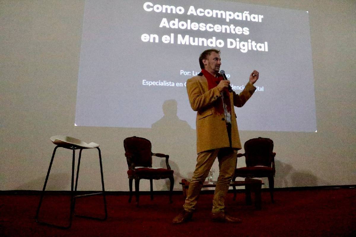 EL MUNICIPIO BRINDÓ DOS JORNADAS SOBRE EL USO RESPONSABLE DE LAS TECNOLOGÍAS DIGITALES