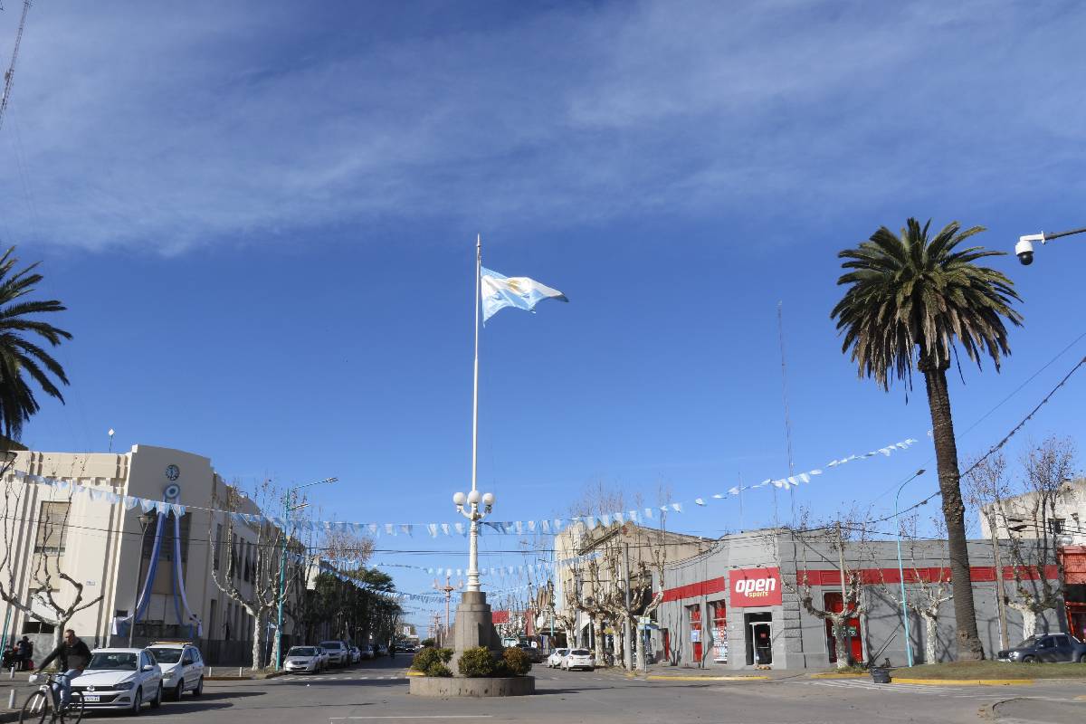 EL MUNICIPIO INVITA A CELEBRAR EL DÍA DE LA BANDERA CON ACTIVIDADES EN BOLÍVAR Y PIROVANO