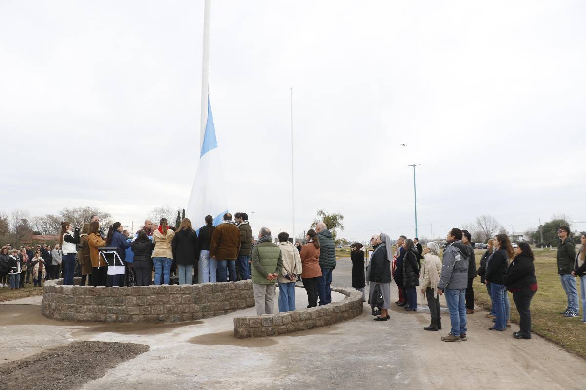  PUESTA EN VALOR DEL MÁSTIL DE LA ROTONDA 226 PARA CONMEMORAR EL DÍA DE LA INDEPENDENCIA