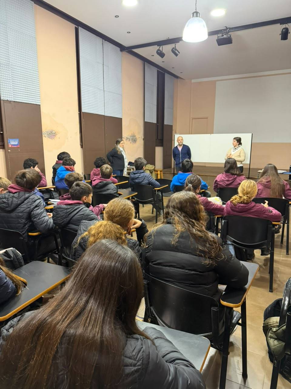 NIÑEZ, ADOLESCENCIA Y FAMILIA BRINDÓ UNA CHARLA EN EL INSTITUTO JESÚS SACRAMENTADO