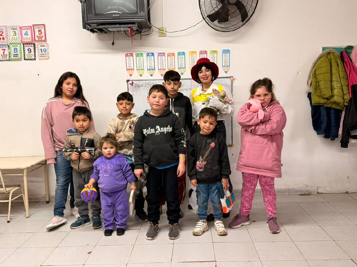  EL CINE AVENIDA ENTREGÓ LAS DONACIONES A LOS CAI