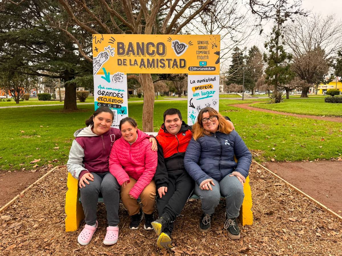 EL BANCO DE LA AMISTAD YA TIENE SU LUGAR EN EL CENTRO CÍVICO