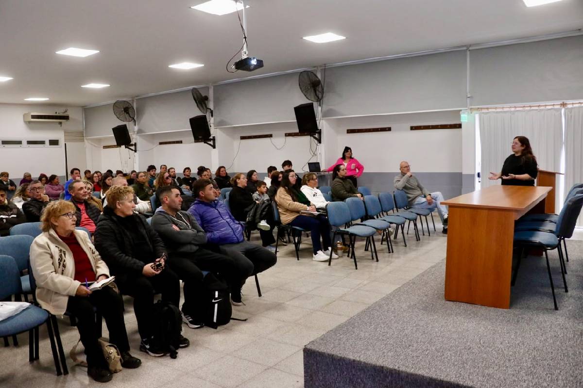 MÁS DE 100 PERSONAS PARTICIPARON DE UNA NUEVA CAPACITACIÓN EN MANIPULACIÓN SEGURA DE ALIMENTOS