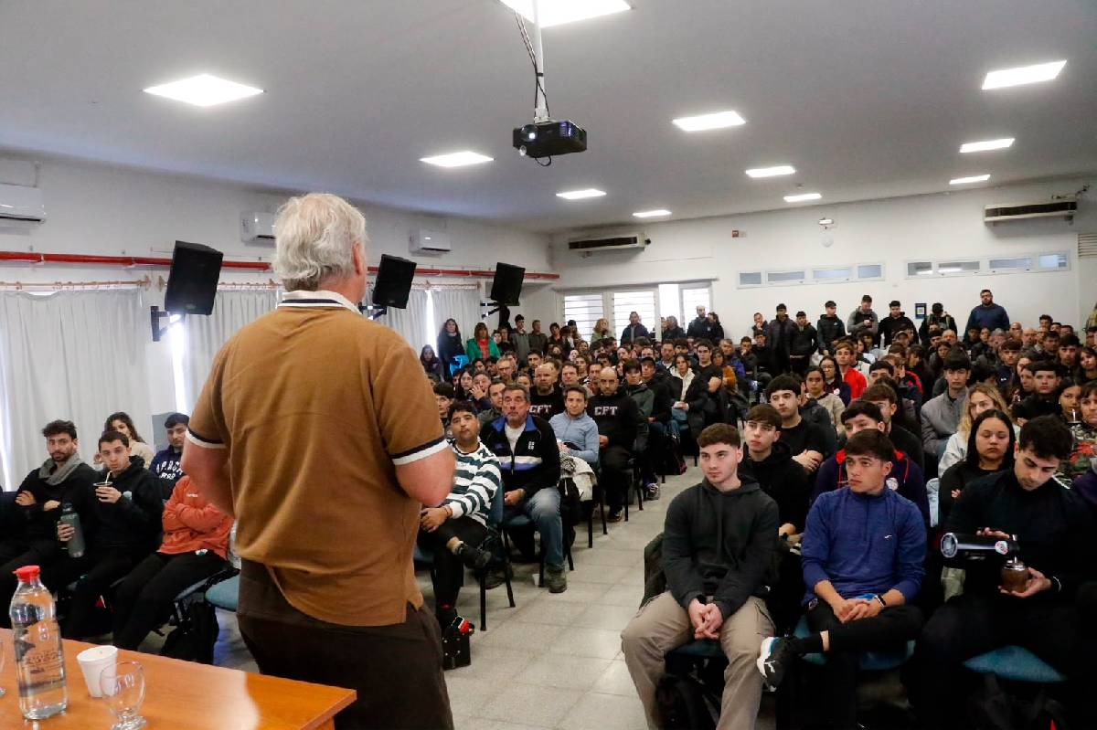 MÁS DE 300 PERSONAS PARTICIPARON DE LAS CAPACITACIONES DE HORACIO ANSELMI EN BOLÍVAR