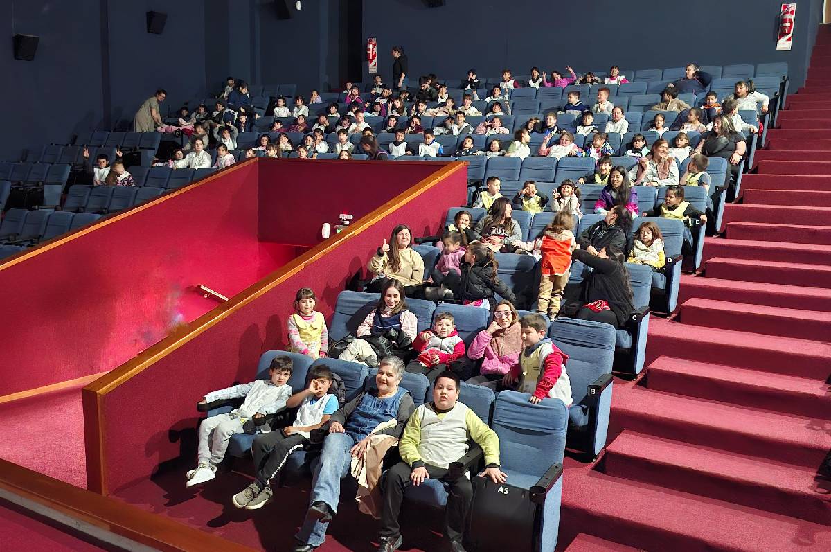 LAS ESCUELAS DISFRUTAN DEL CINE