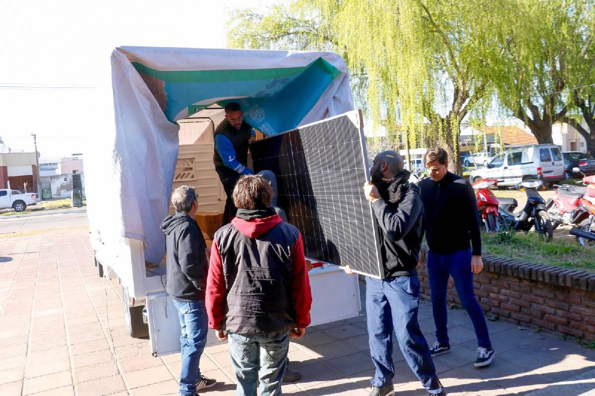 EN ARTICULACIÓN CON PROVINCIA, EL MUNICIPIO ENTREGÓ EQUIPAMIENTO DE ENERGÍA SOLAR A LA ENET