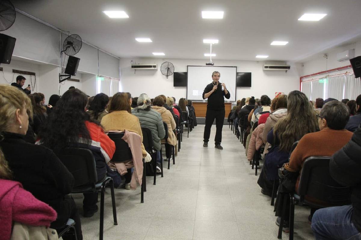 LA CAPACITACIÓN PARA CUIDADORES DE PERSONAS MAYORES LLEGA A URDAMPILLETA Y PIROVANO