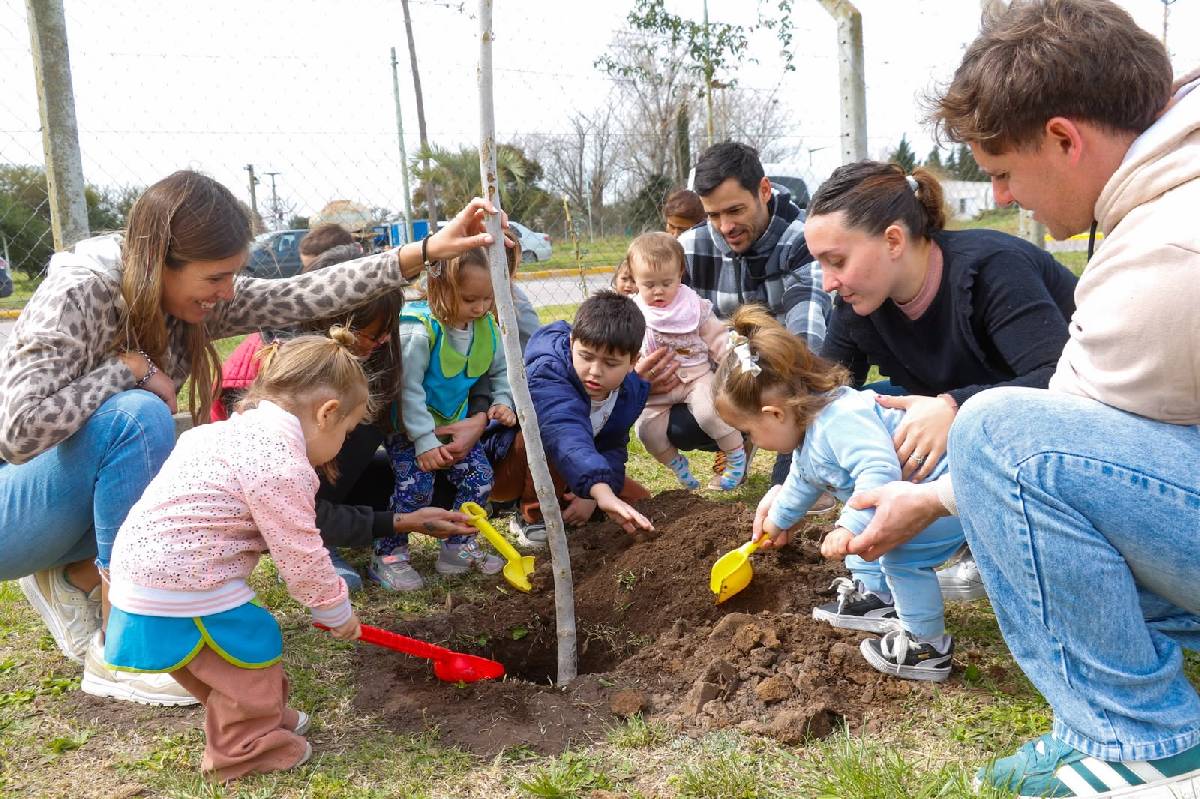 APRENDER Y CUIDAR: JORNADAS DE PARQUIZACIÓN EN LOS JARDINES MATERNALES MUNICIPALES