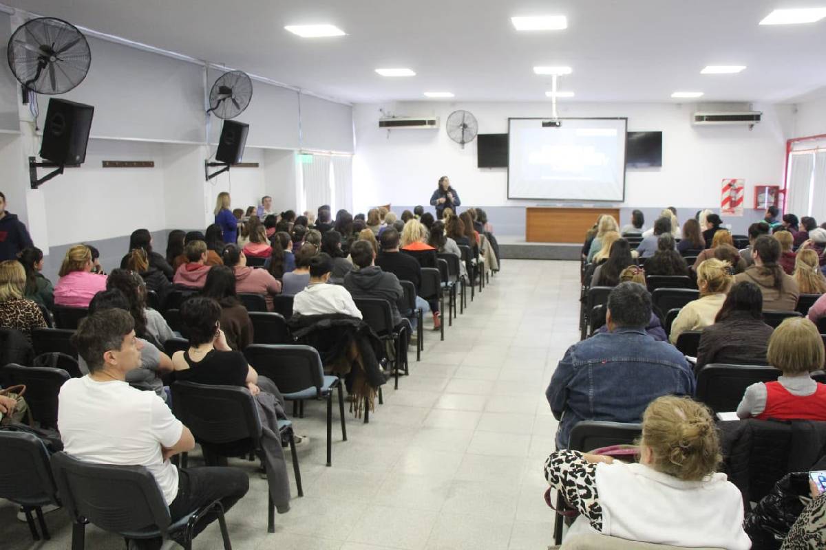 MÁS DE 160 PERSONAS COMPLETARON LA CAPACITACIÓN PARA CUIDADORES Y ACOMPAÑANTES DE PERSONAS MAYORES