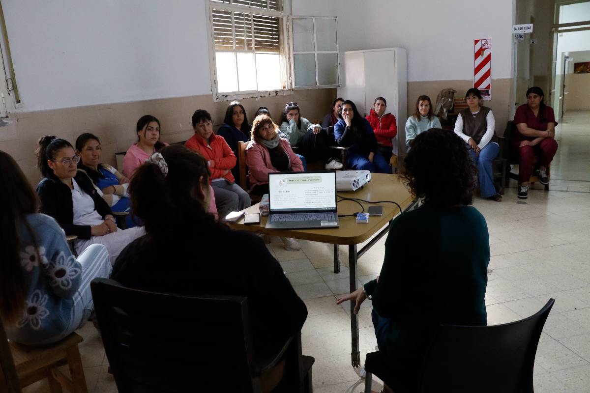 EL MUNICIPIO FORTALECE LA PREVENCIÓN DE VIOLENCIAS HACIA PERSONAS MAYORES EN LOS HOGARES MUNICIPALES