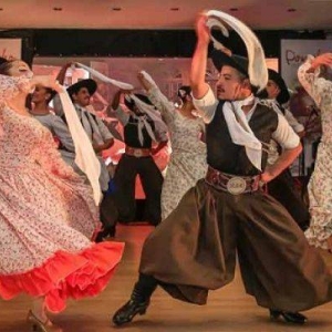 Taller de Danzas Folclóricas